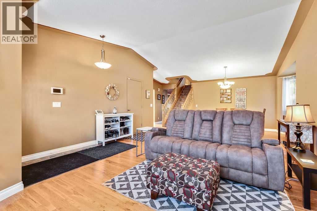Property at 203 Welch Place image 4