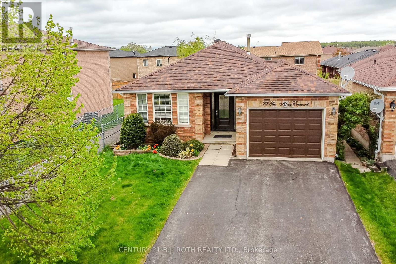Property at 77 SUN KING CRESCENT image 2