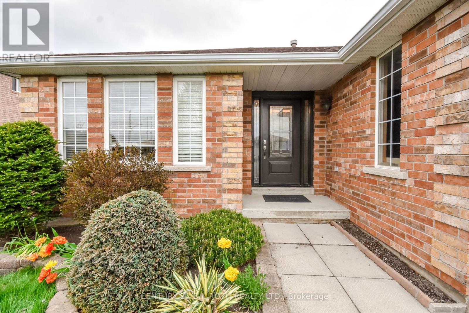 Property at 77 SUN KING CRESCENT image 3