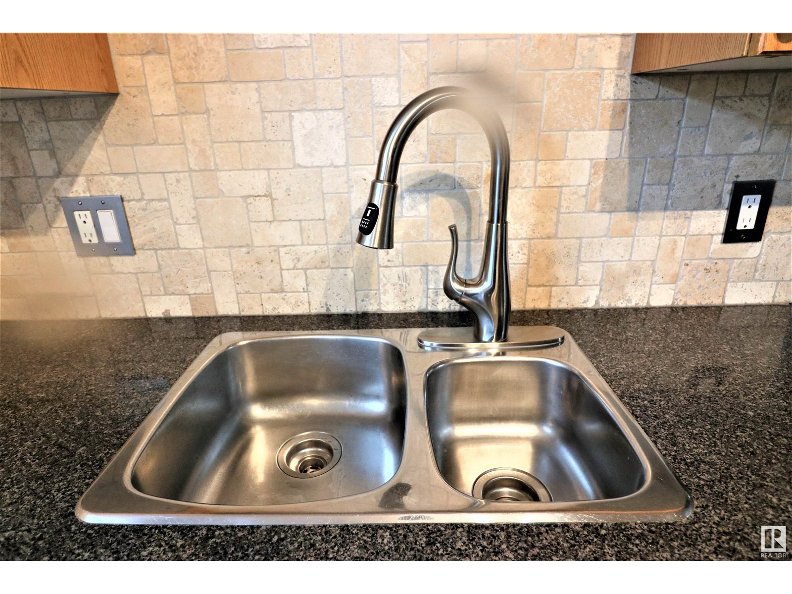 Property at 4317 54 ST image 3