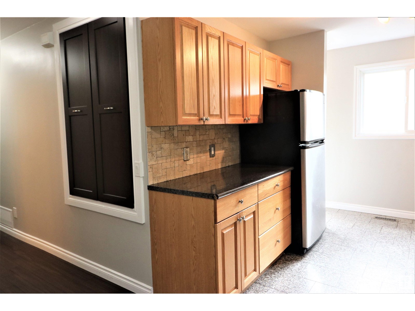 Property at 4317 54 ST image 4