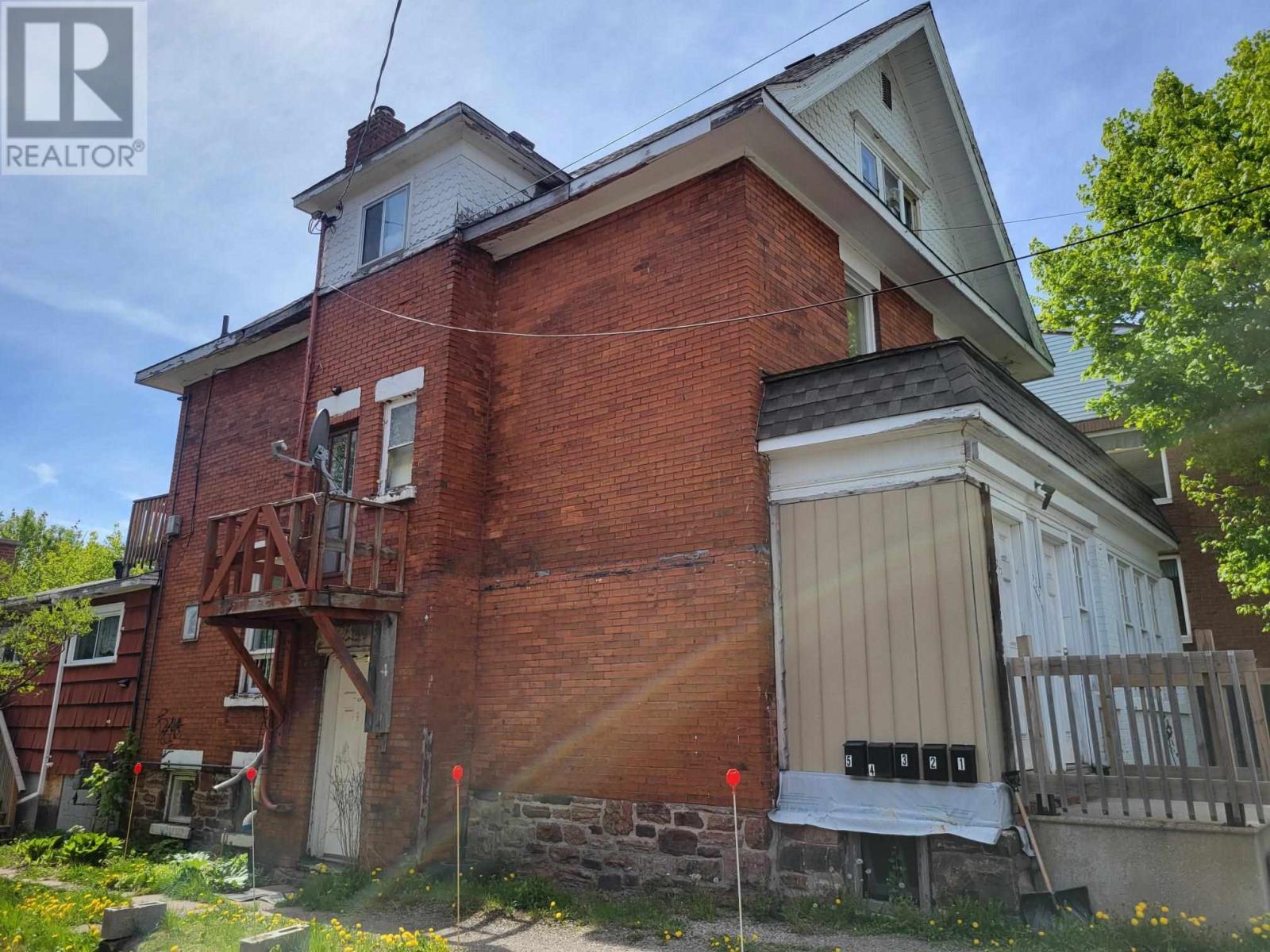 635 Wellington St, Sault Ste. Marie, Ontario  P6A 2M6 - Photo 3 - SM251901