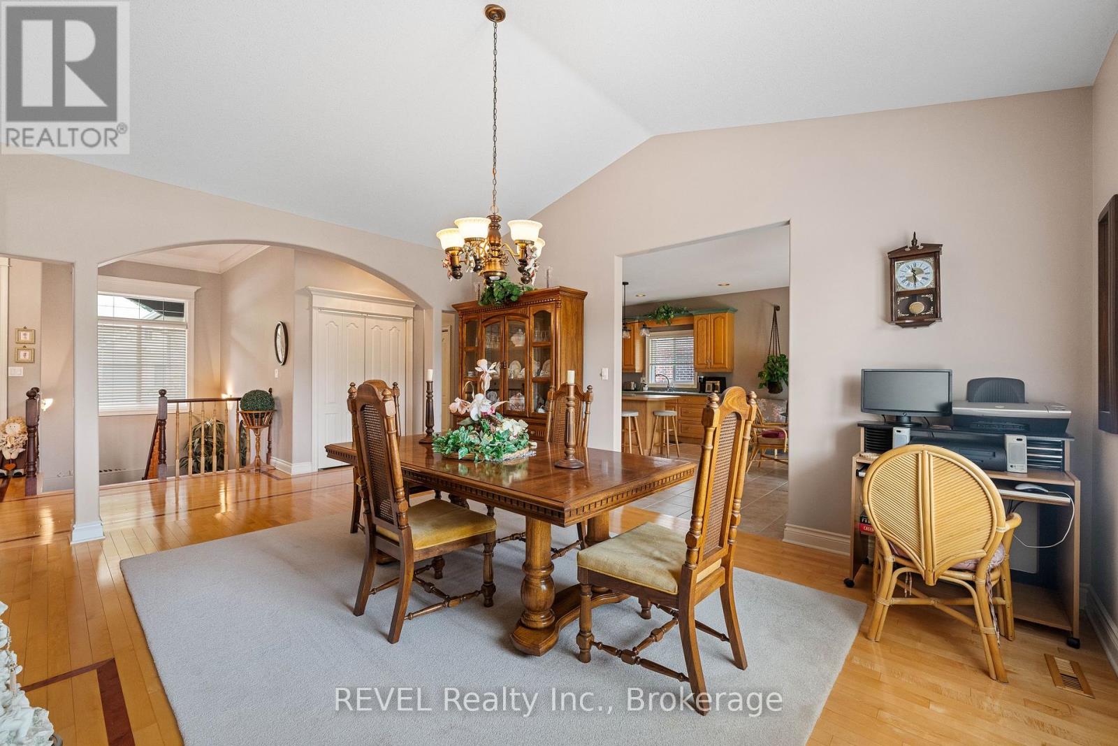 5 Beechwood Crescent, Pelham, Ontario  L0S 1E7 - Photo 13 - X12321328