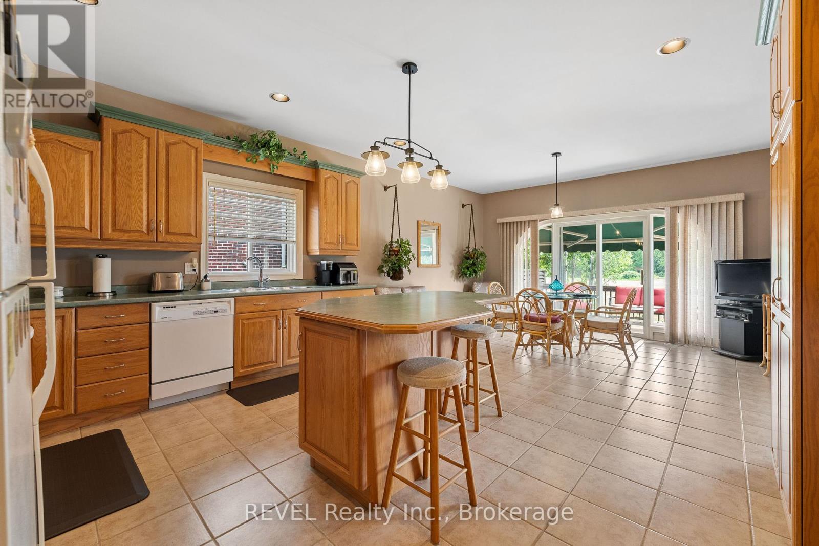 5 Beechwood Crescent, Pelham, Ontario  L0S 1E7 - Photo 14 - X12321328