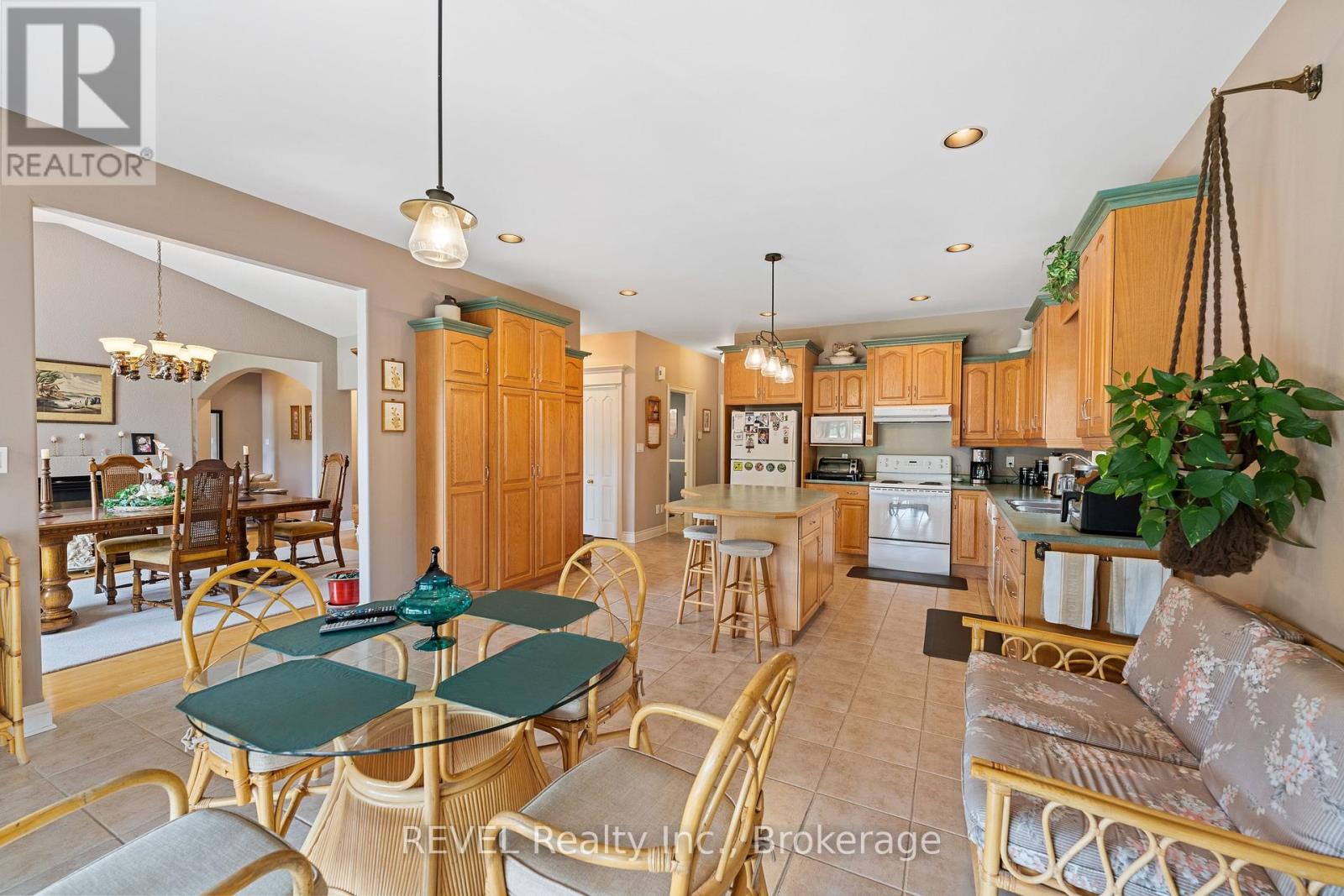 5 Beechwood Crescent, Pelham, Ontario  L0S 1E7 - Photo 17 - X12321328