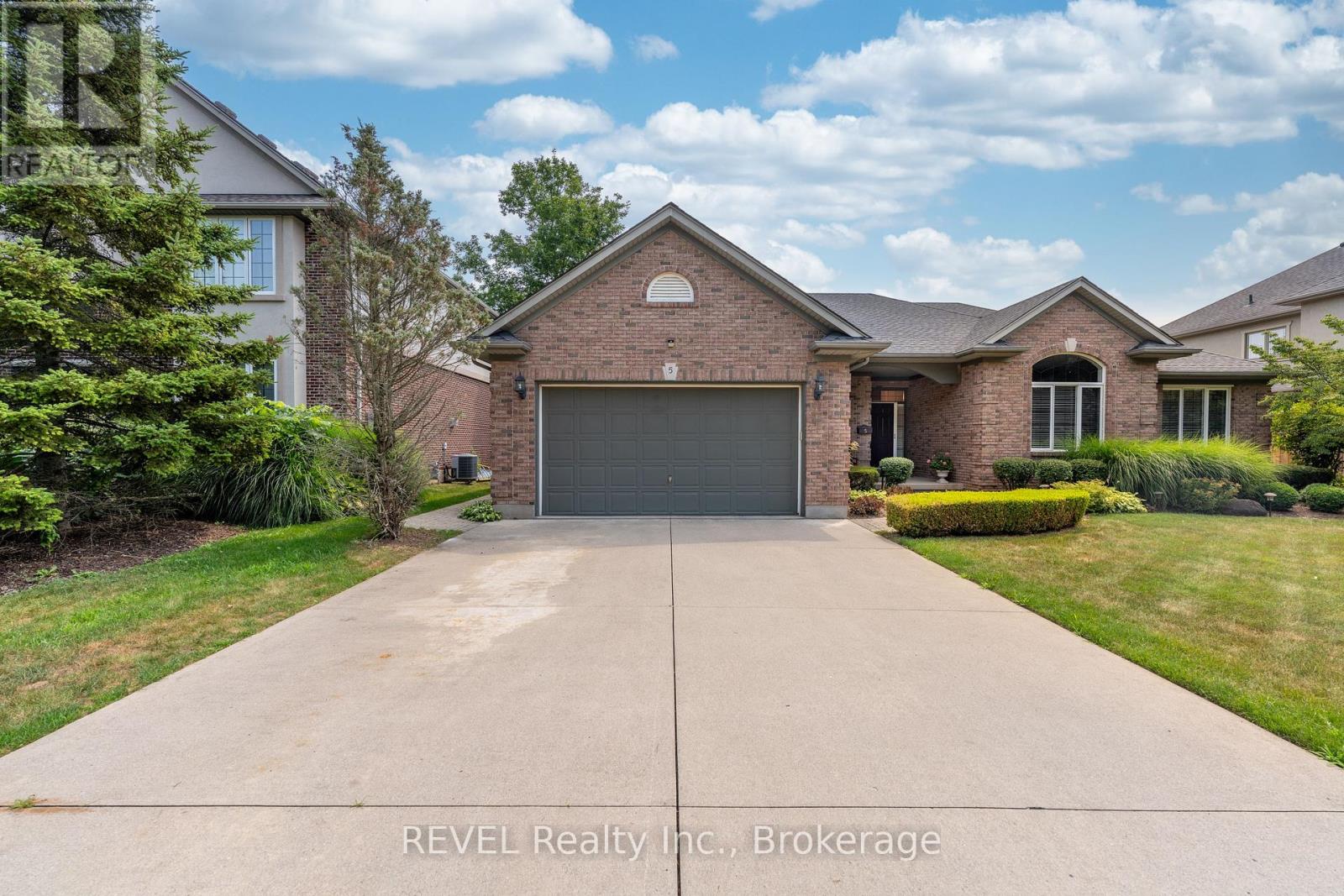 Property at 5 BEECHWOOD CRESCENT image 2