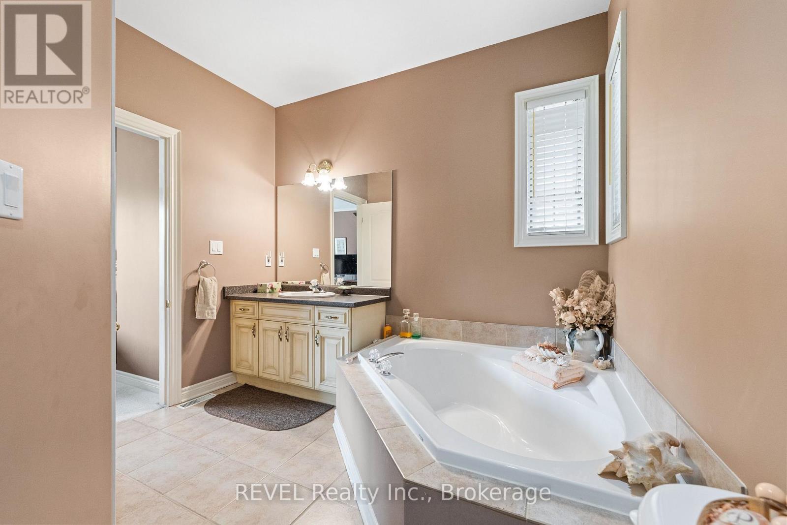 5 Beechwood Crescent, Pelham, Ontario  L0S 1E7 - Photo 23 - X12321328
