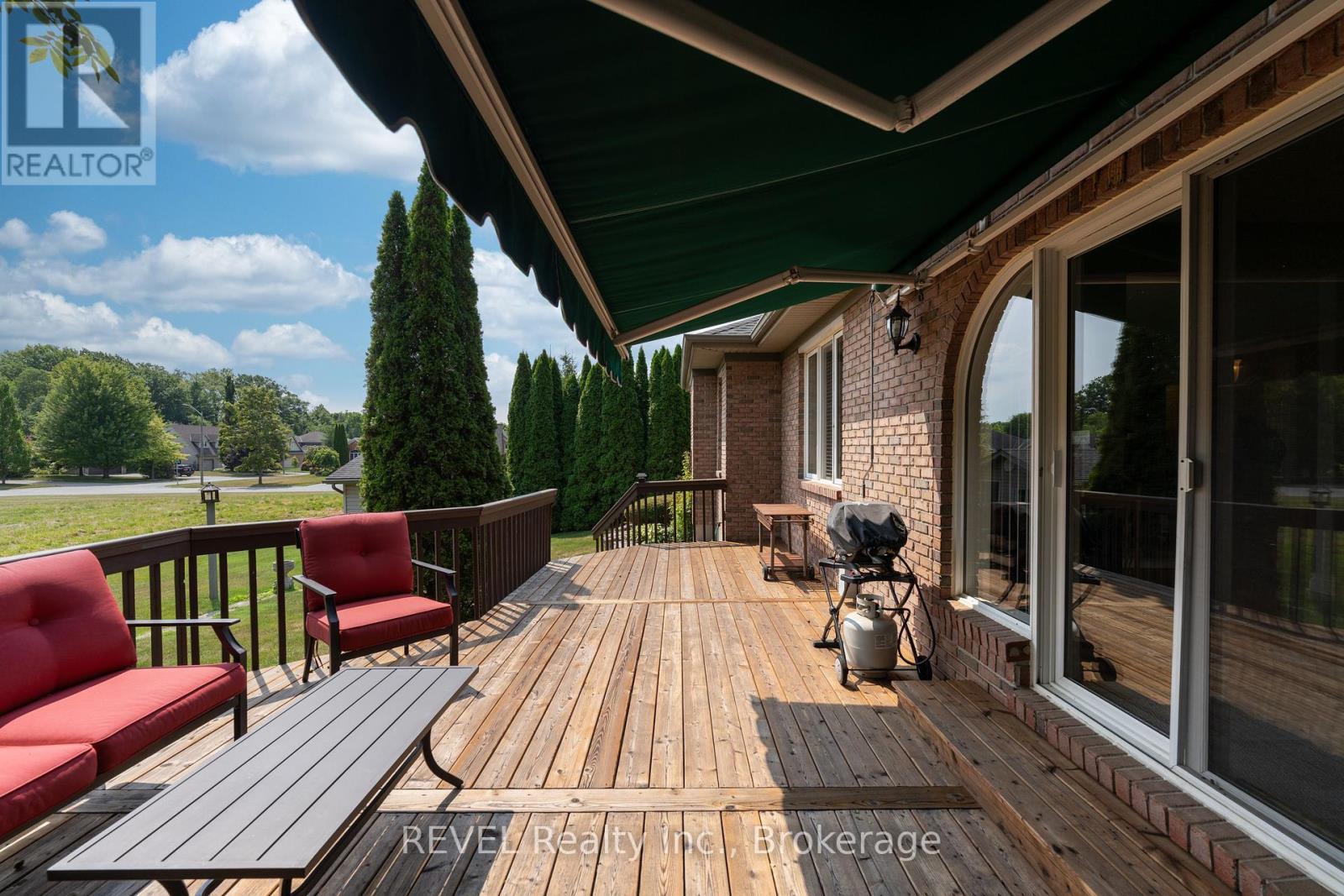 5 Beechwood Crescent, Pelham, Ontario  L0S 1E7 - Photo 38 - X12321328