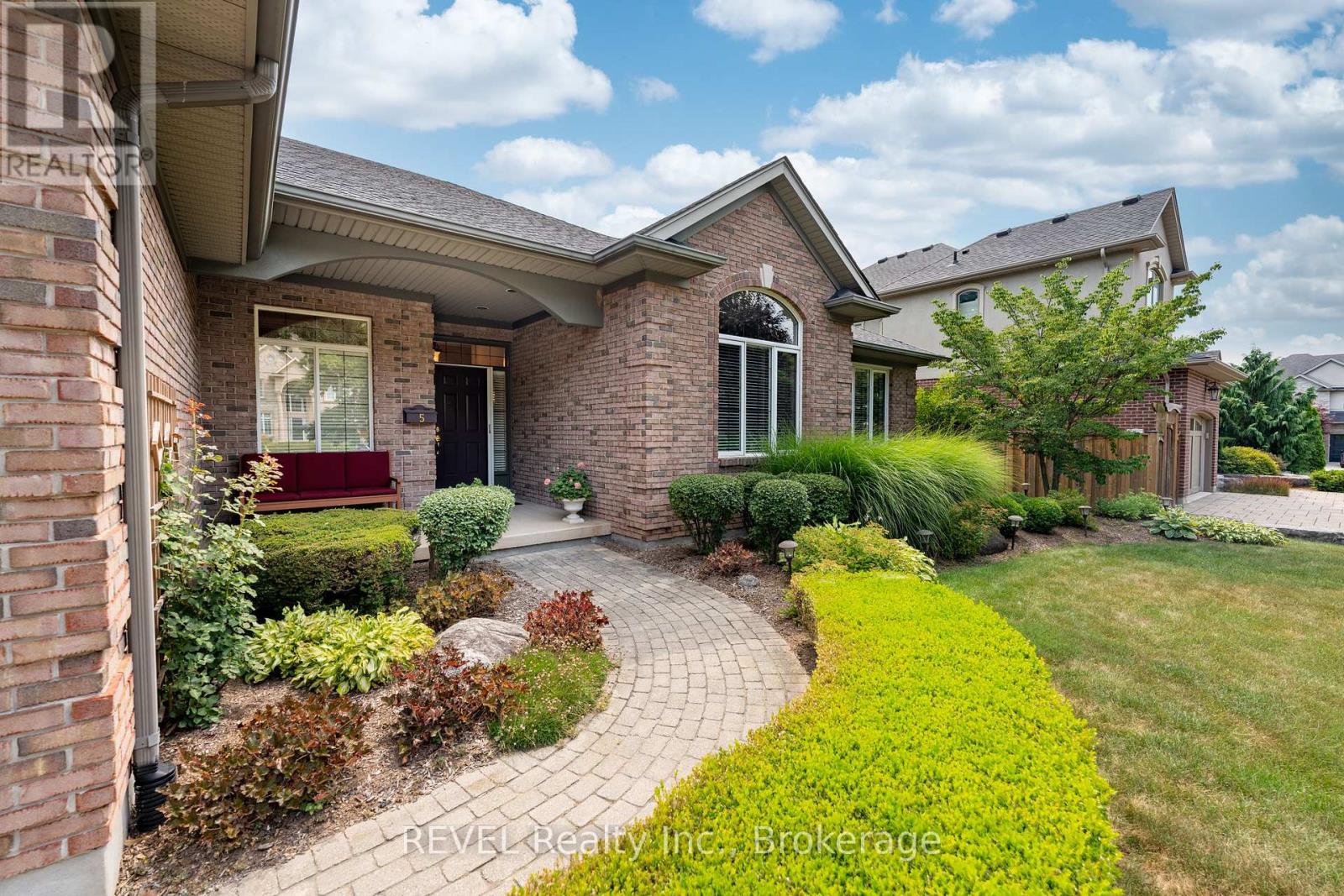 Property at 5 BEECHWOOD CRESCENT image 4
