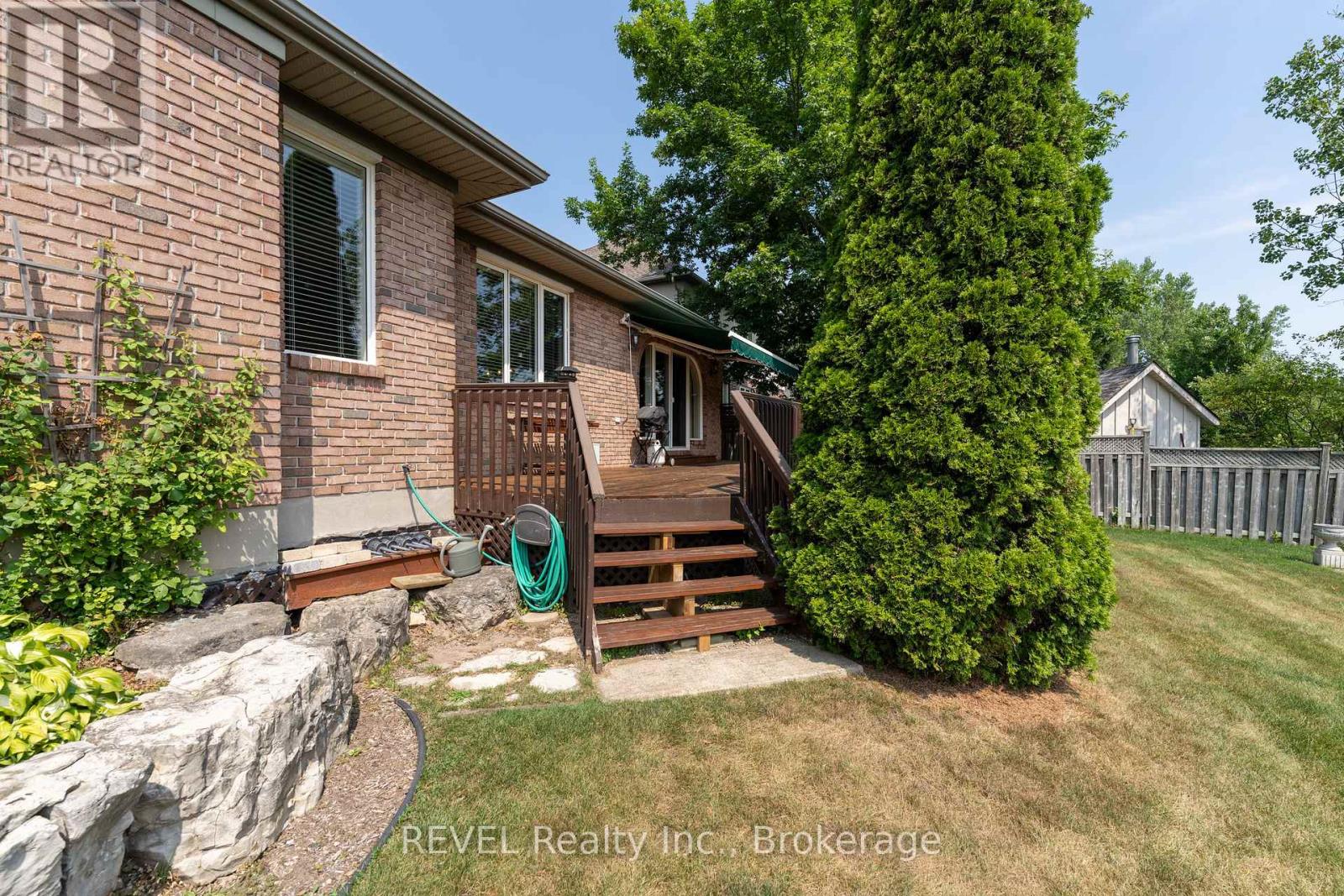 5 Beechwood Crescent, Pelham, Ontario  L0S 1E7 - Photo 42 - X12321328