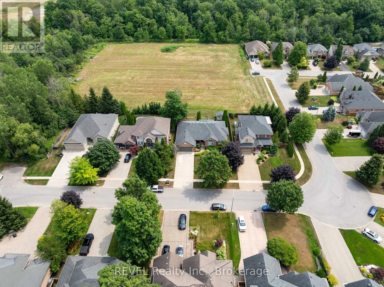 5 Beechwood Crescent, Pelham, Ontario  L0S 1E7 - Photo 45 - X12321328