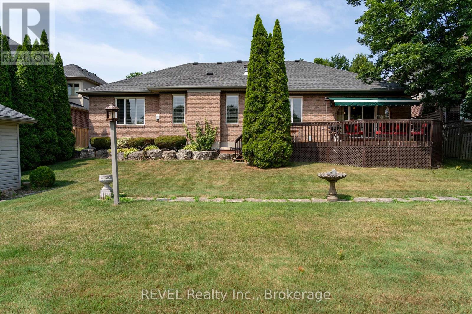 5 Beechwood Crescent, Pelham, Ontario  L0S 1E7 - Photo 46 - X12321328