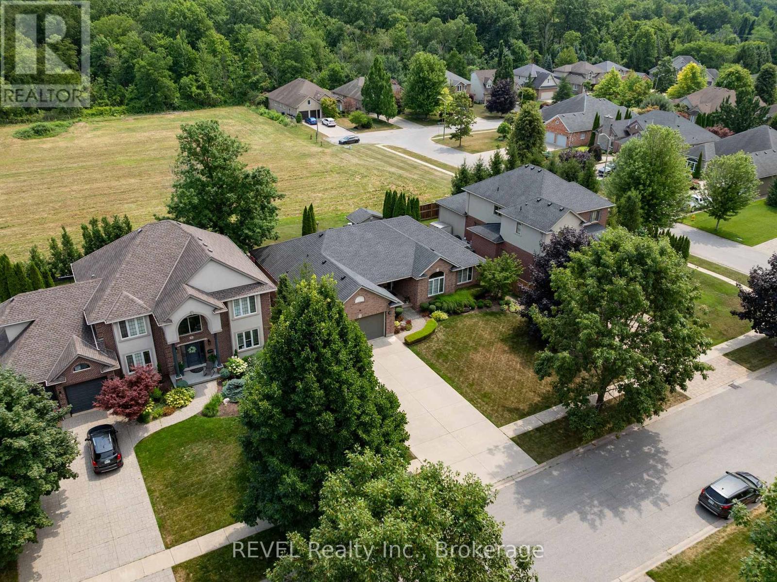 5 Beechwood Crescent, Pelham, Ontario  L0S 1E7 - Photo 47 - X12321328