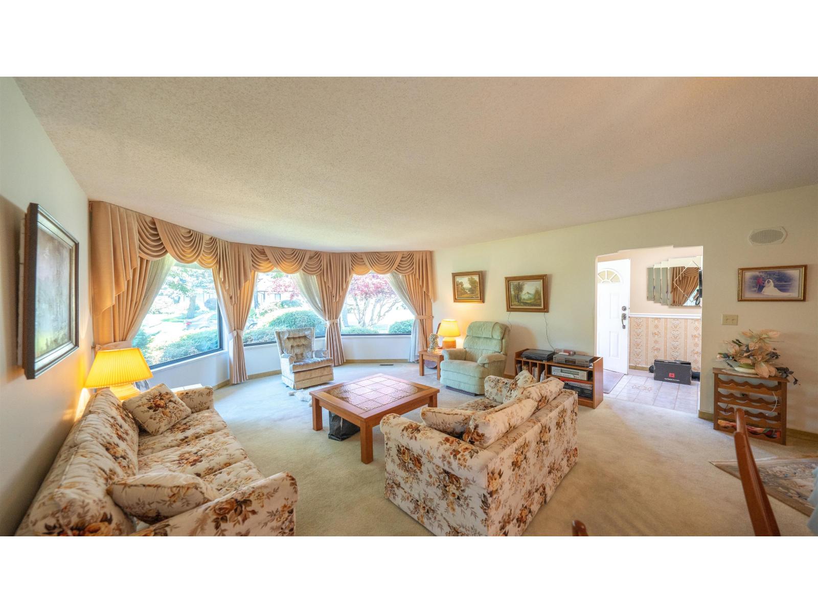 14076 19a Avenue, Surrey, British Columbia  V4A 7Z6 - Photo 2 - R3033084