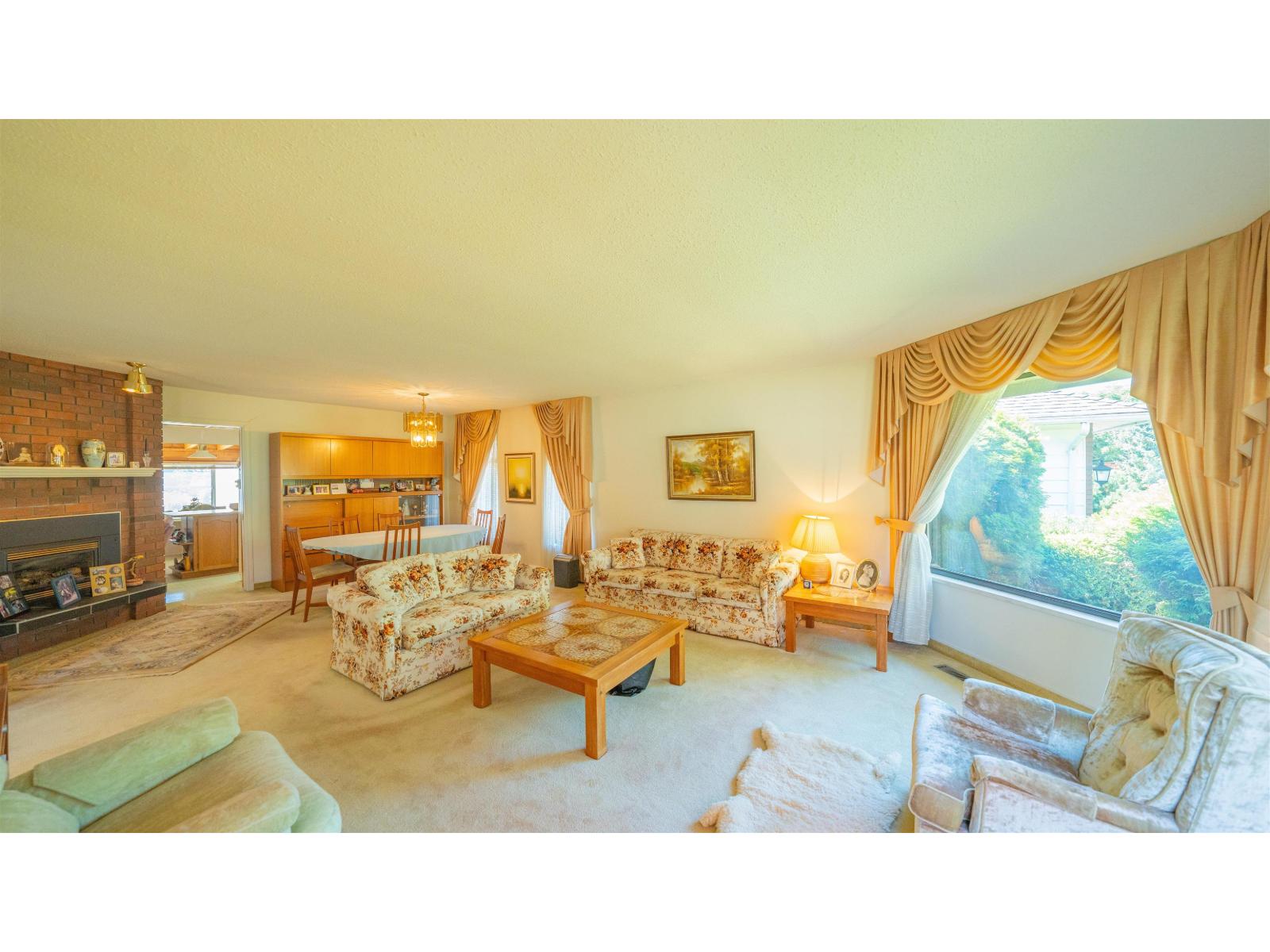 14076 19a Avenue, Surrey, British Columbia  V4A 7Z6 - Photo 3 - R3033084