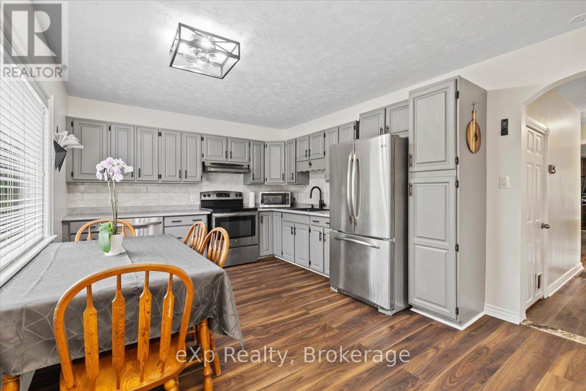 Property at 496 MAIN STREET E image 5