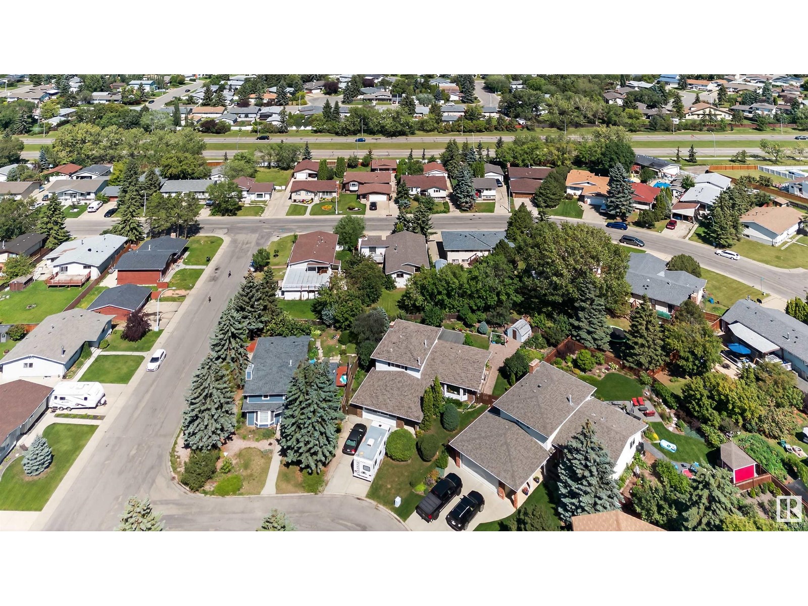 Property at 8603 33 AV NW image 2