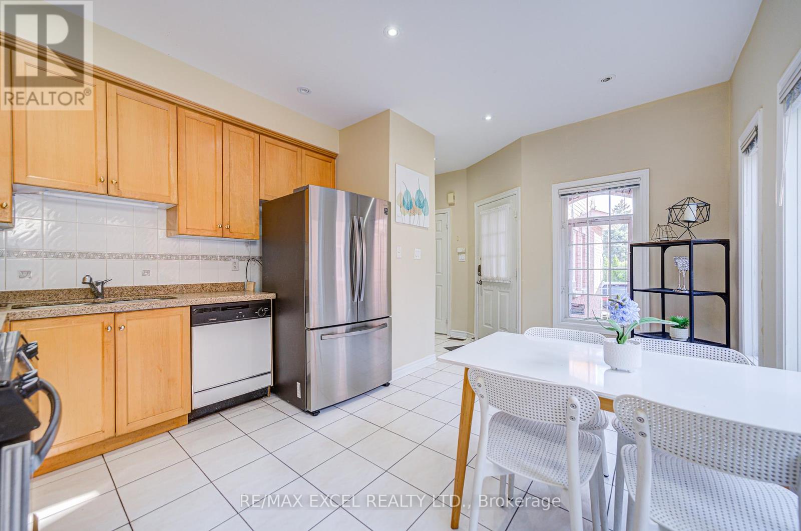 263 Milliken Meadows Drive, Markham, Ontario  L3R 0W2 - Photo 13 - N12321375