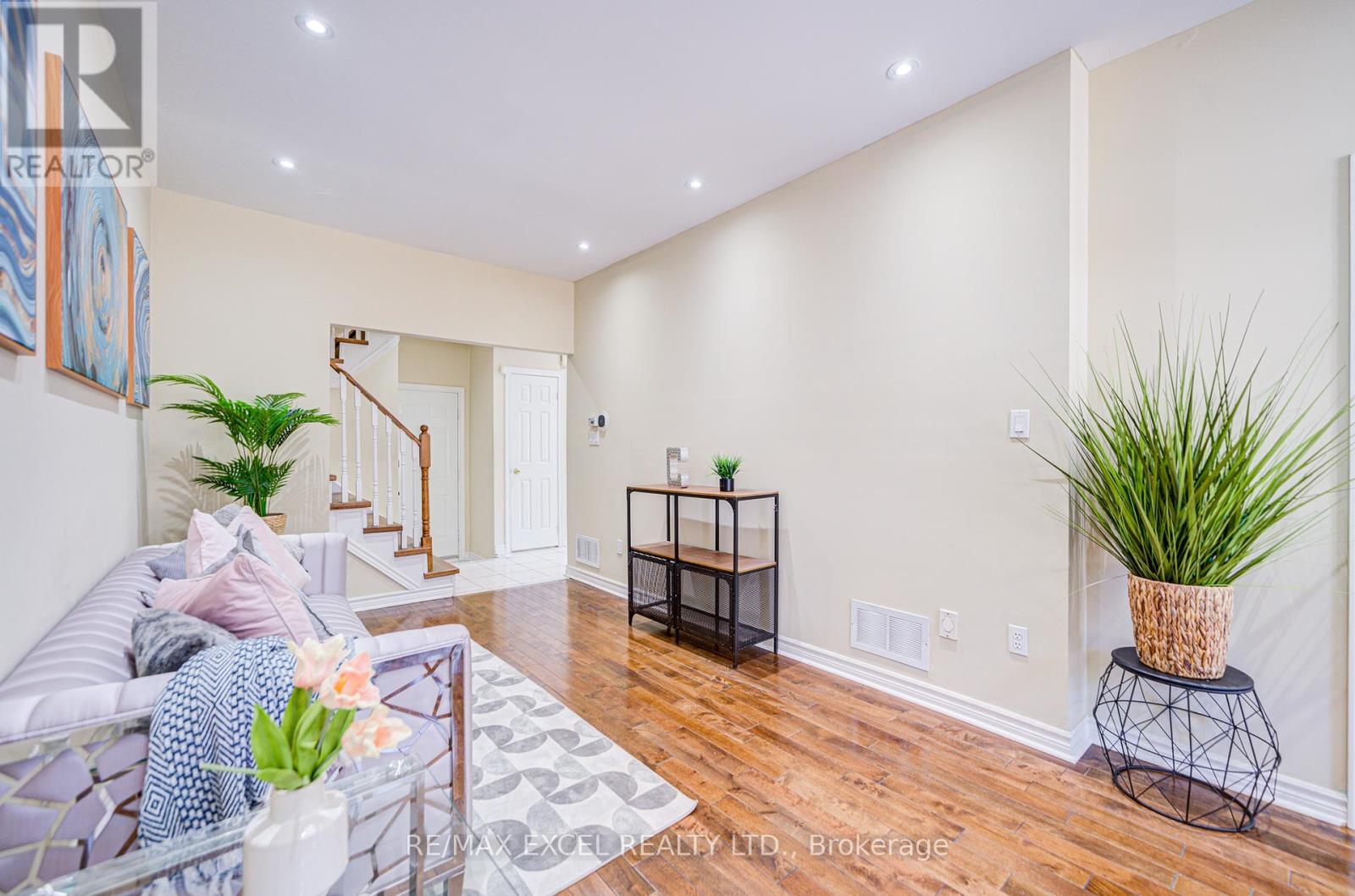 263 Milliken Meadows Drive, Markham, Ontario  L3R 0W2 - Photo 7 - N12321375