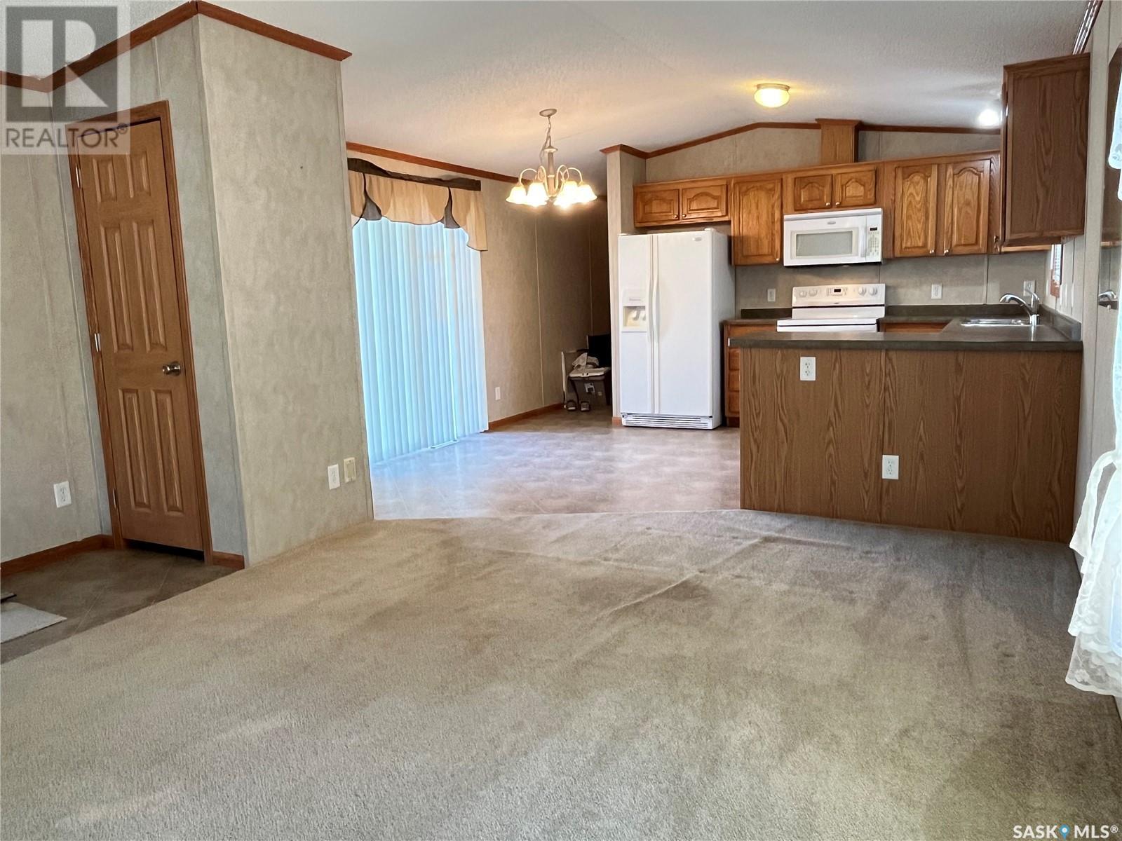 622 Bertrand Avenue, Radville, Saskatchewan  S0C 2G0 - Photo 3 - SK014310