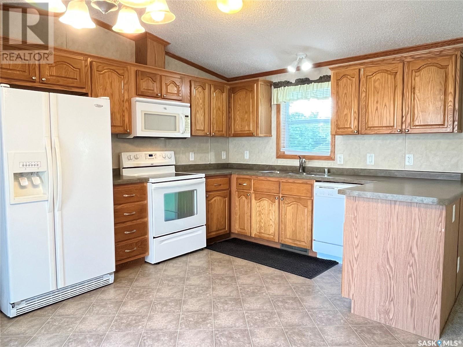 622 Bertrand Avenue, Radville, Saskatchewan  S0C 2G0 - Photo 8 - SK014310