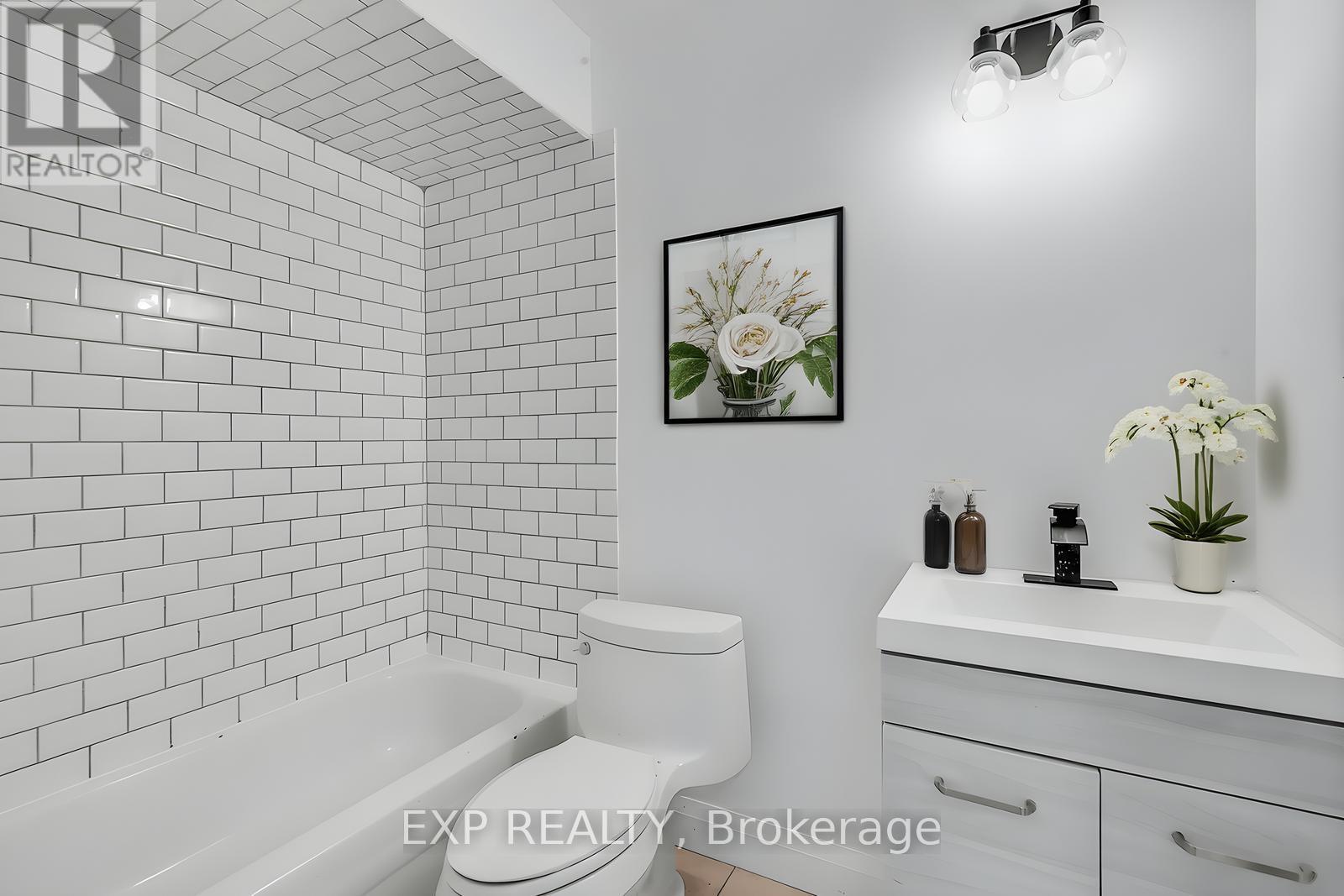 Comm - 897 Barton Street E, Hamilton, Ontario  L8L 3B8 - Photo 9 - X12321378