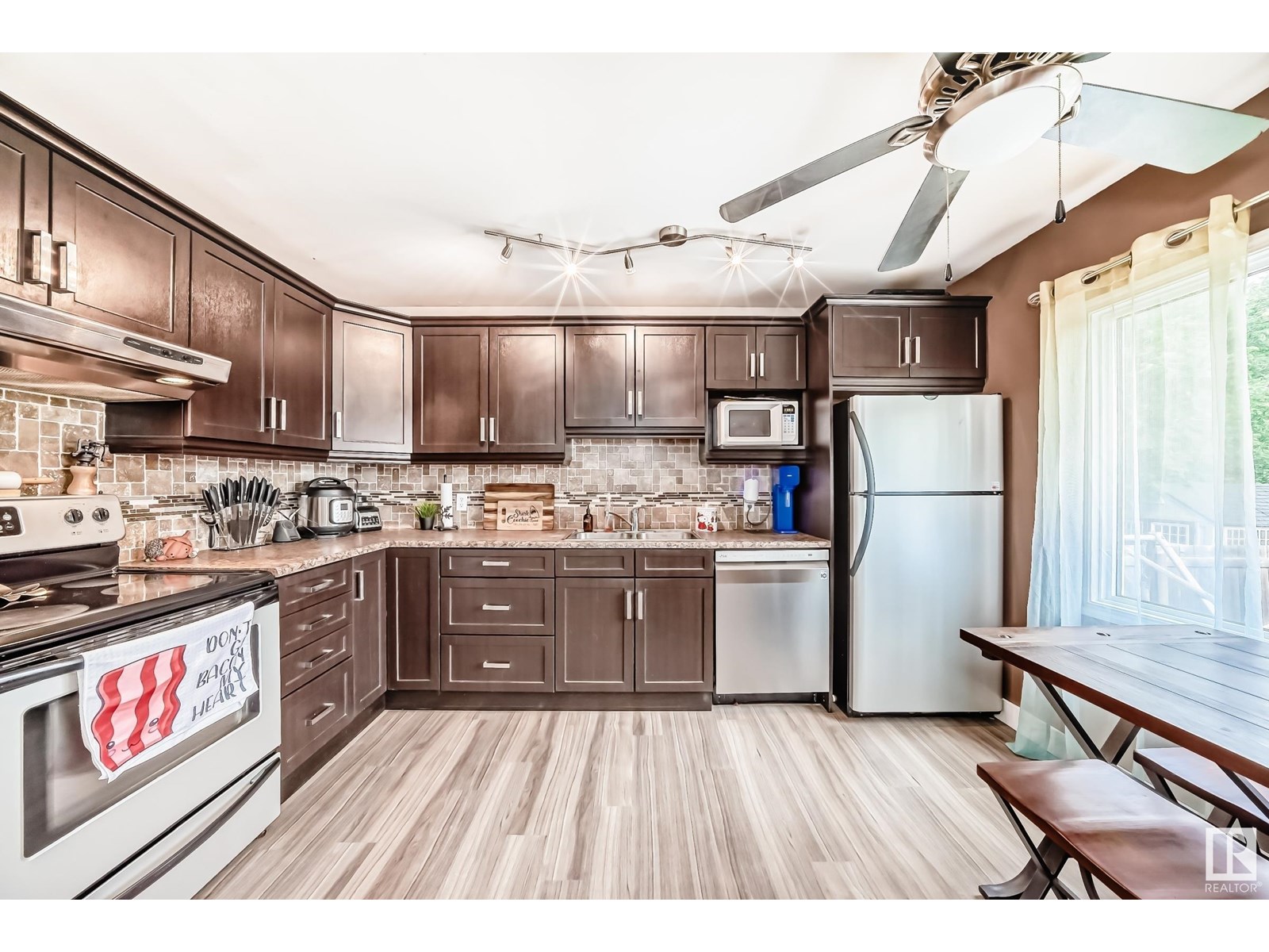 869 Village Me, Sherwood Park, Alberta  T8A 4L9 - Photo 4 - E4450935