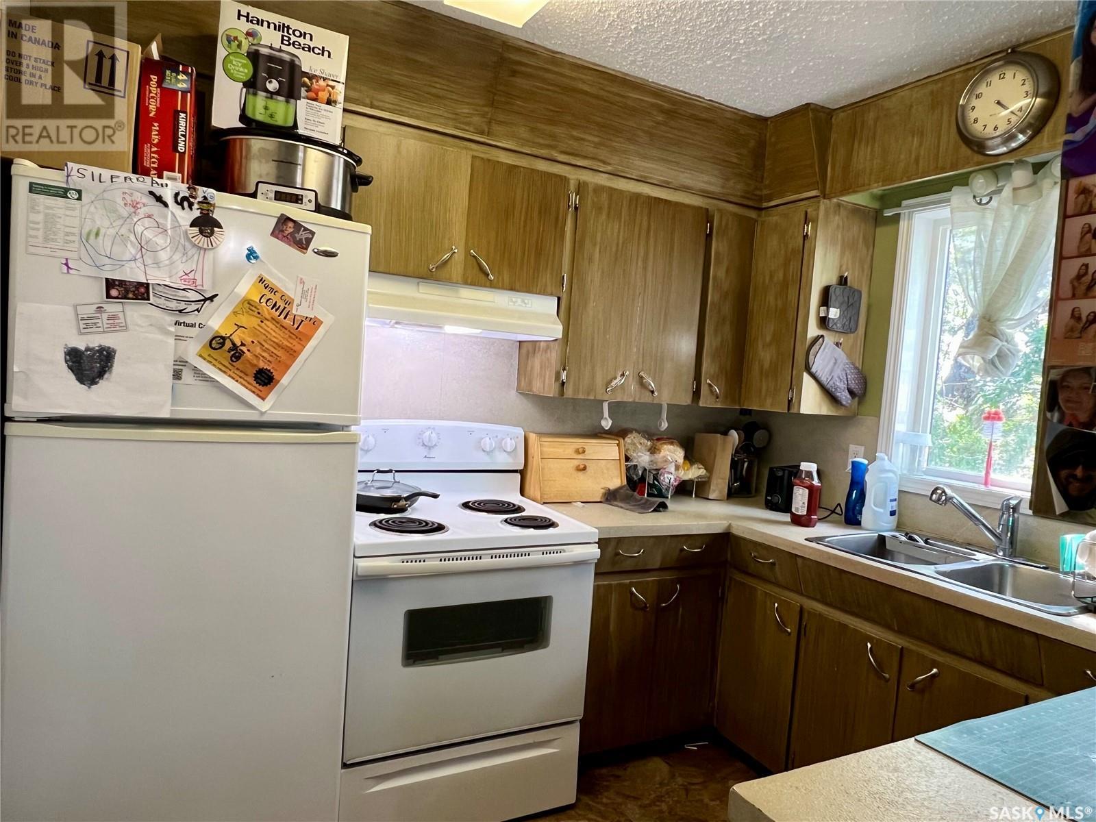 Property at 614 Centre STREET image 3