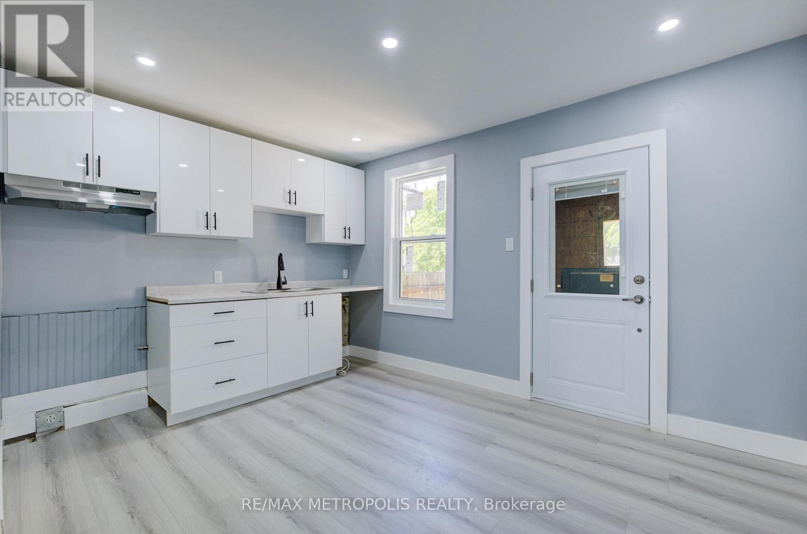 161 Kenilworth Avenue N, Hamilton, Ontario  L8H 4R9 - Photo 11 - X12321387
