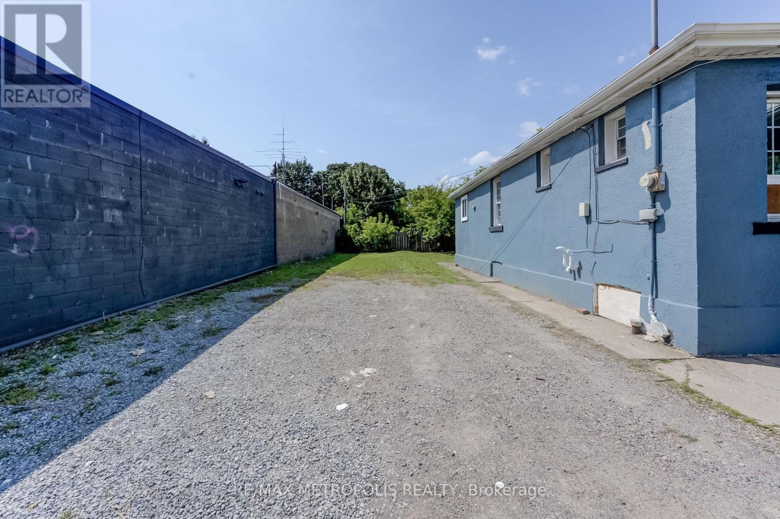 157 Kenilworth Avenue N, Hamilton, Ontario  L8H 4R9 - Photo 2 - X12321396