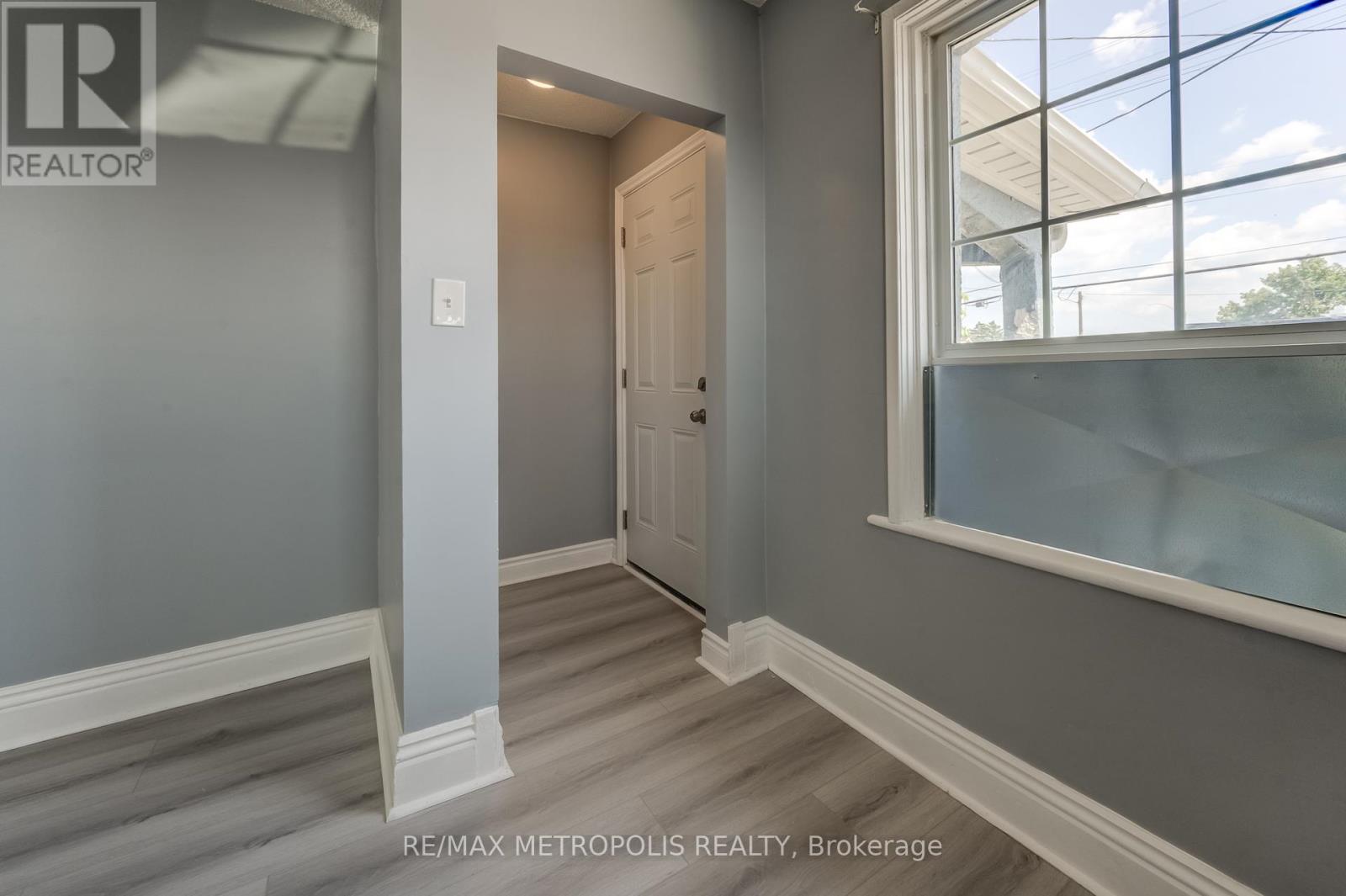 157 Kenilworth Avenue N, Hamilton, Ontario  L8H 4R9 - Photo 4 - X12321396