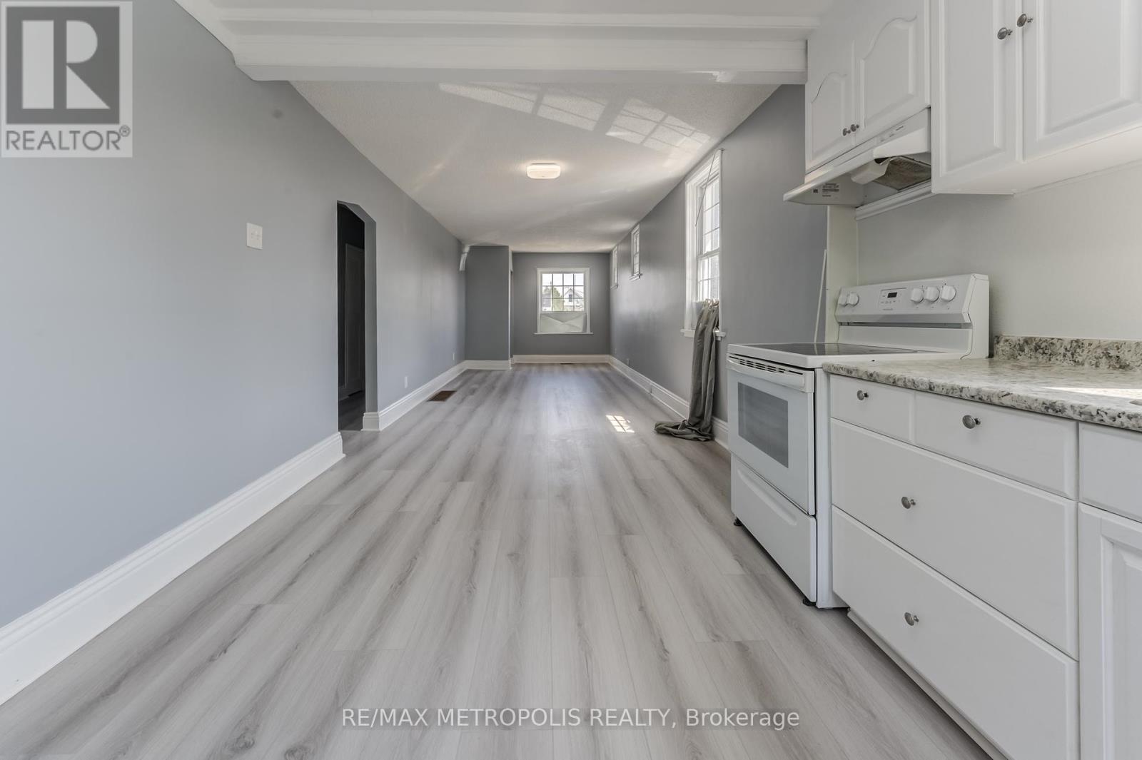 157 Kenilworth Avenue N, Hamilton, Ontario  L8H 4R9 - Photo 8 - X12321396