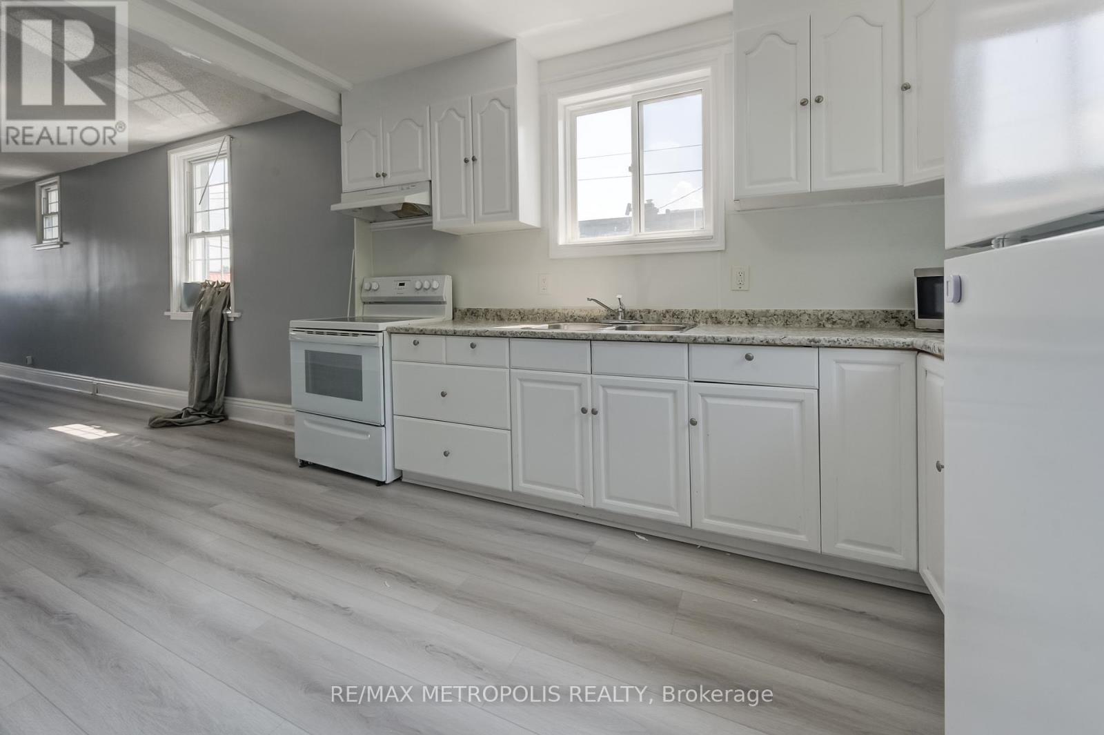 157 Kenilworth Avenue N, Hamilton, Ontario  L8H 4R9 - Photo 9 - X12321396