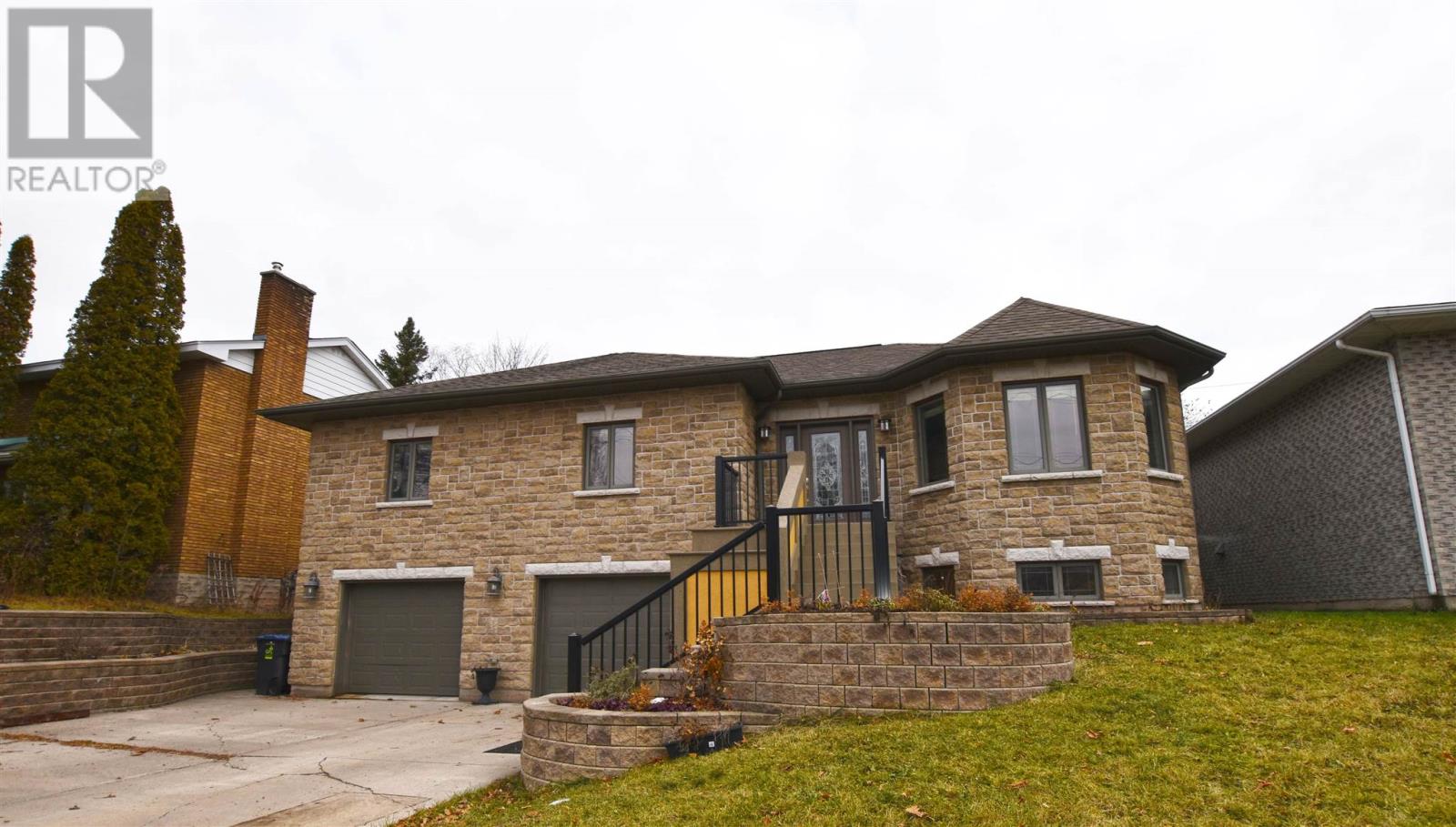 562 Wilson St, Sault Ste. Marie, Ontario  P6B 2L3 - Photo 1 - SM252019