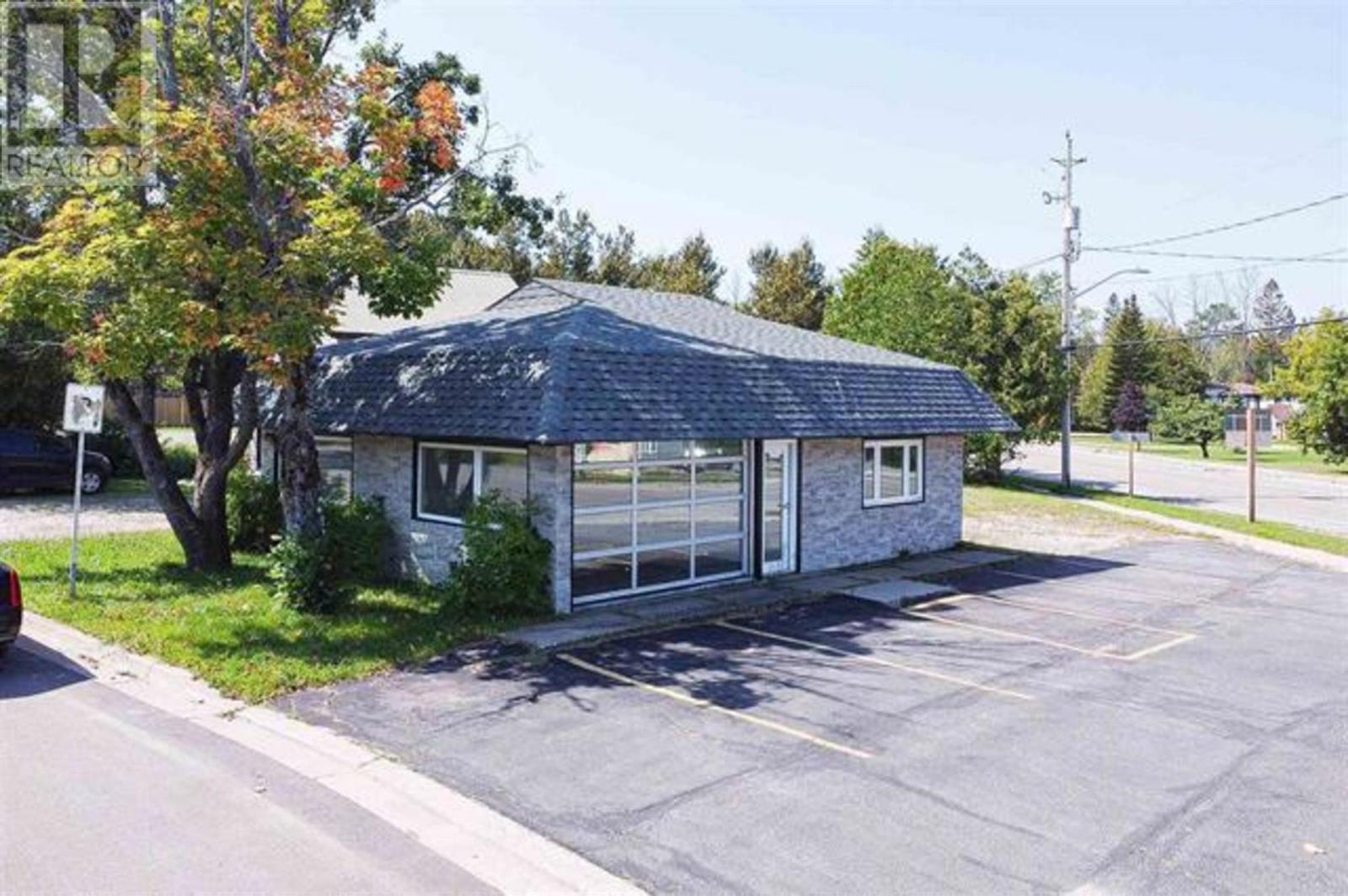 1202 Gore St, Richards Landing, Ontario  P0R 1J0 - Photo 2 - SM252026