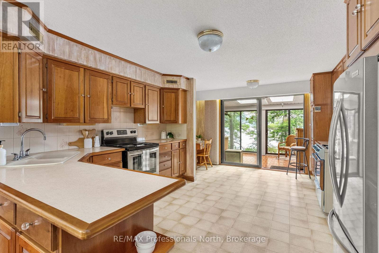 1077 Precambrian Drive N, Algonquin Highlands, Ontario  P0A 1E0 - Photo 23 - X12321412