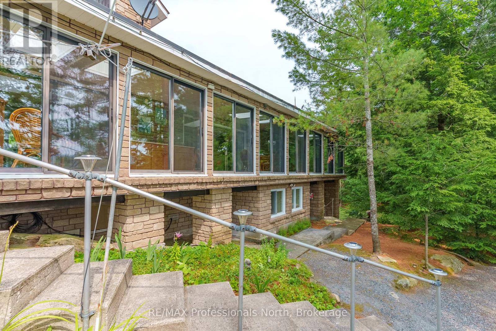1077 Precambrian Drive N, Algonquin Highlands, Ontario  P0A 1E0 - Photo 32 - X12321412