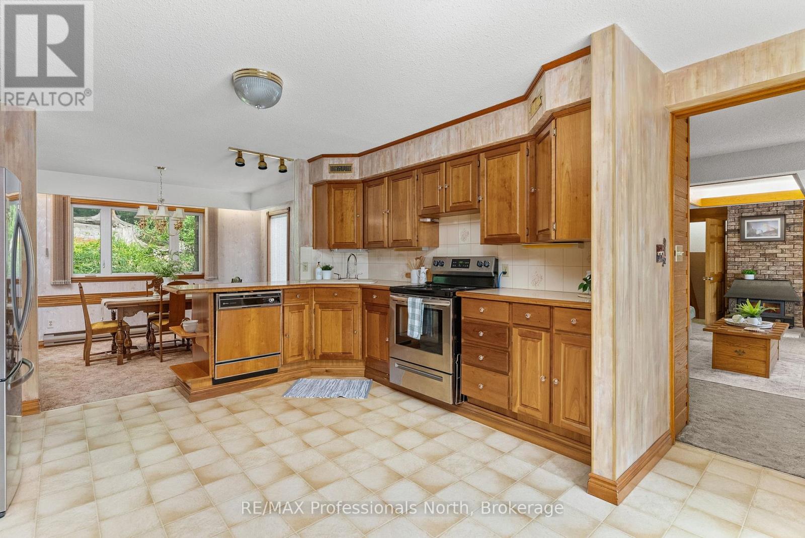 1077 Precambrian Drive N, Algonquin Highlands, Ontario  P0A 1E0 - Photo 36 - X12321412