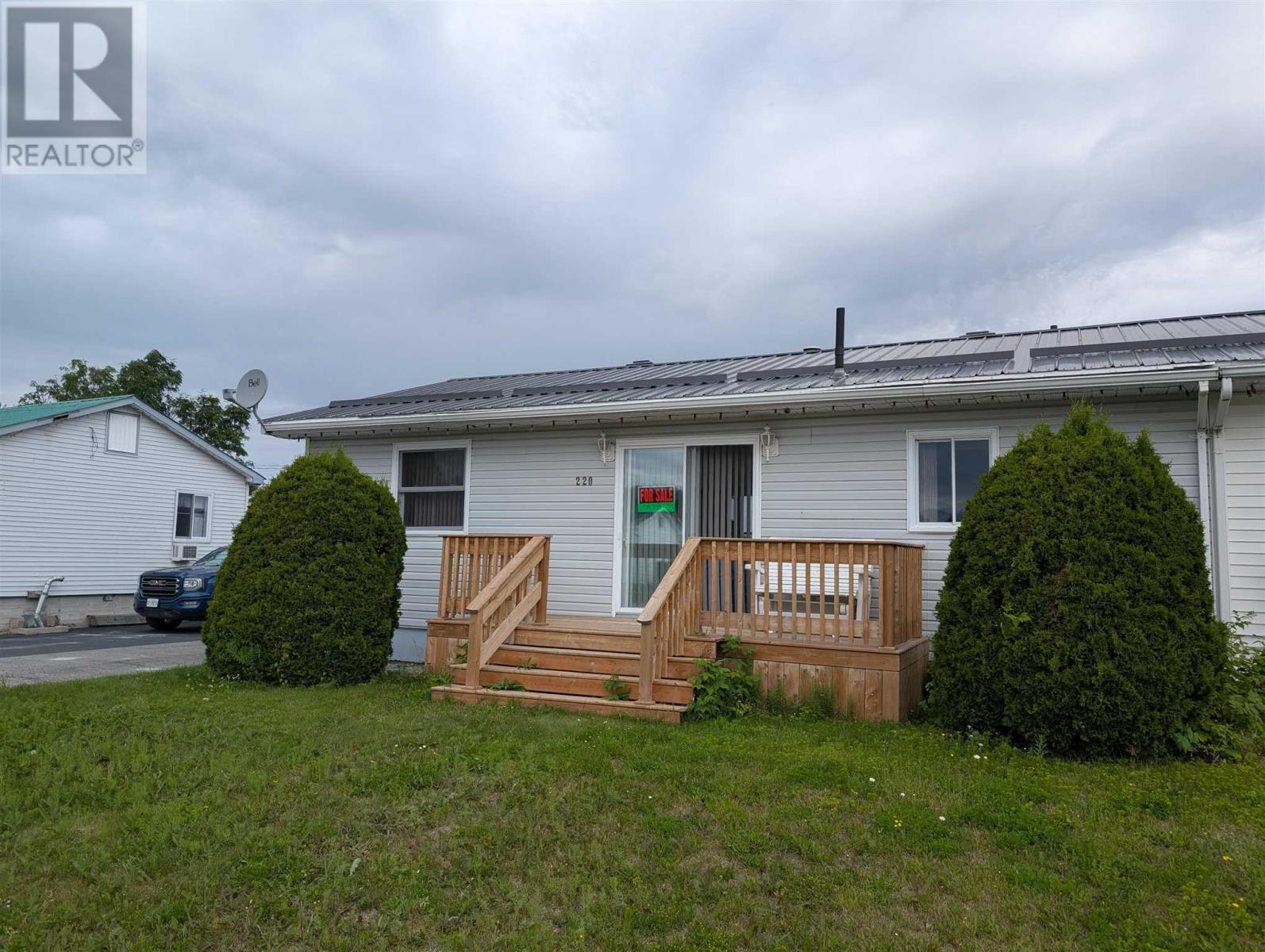 220 Des Sapins Ave, Dubreuilville, Ontario  P0S 1B0 - Photo 1 - SM252047