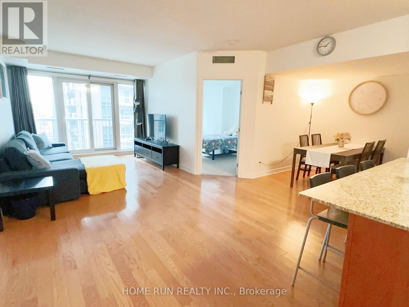 1506 - 234 Rideau Street, Ottawa, Ontario K1N 0A9 - Photo 2 - X12321422