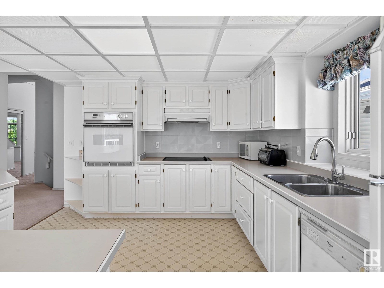 Property at 10307 175 AV NW image 2