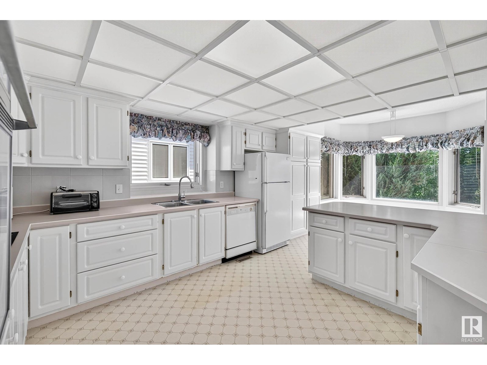 Property at 10307 175 AV NW image 3