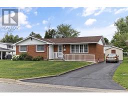 24 Plaintree DR