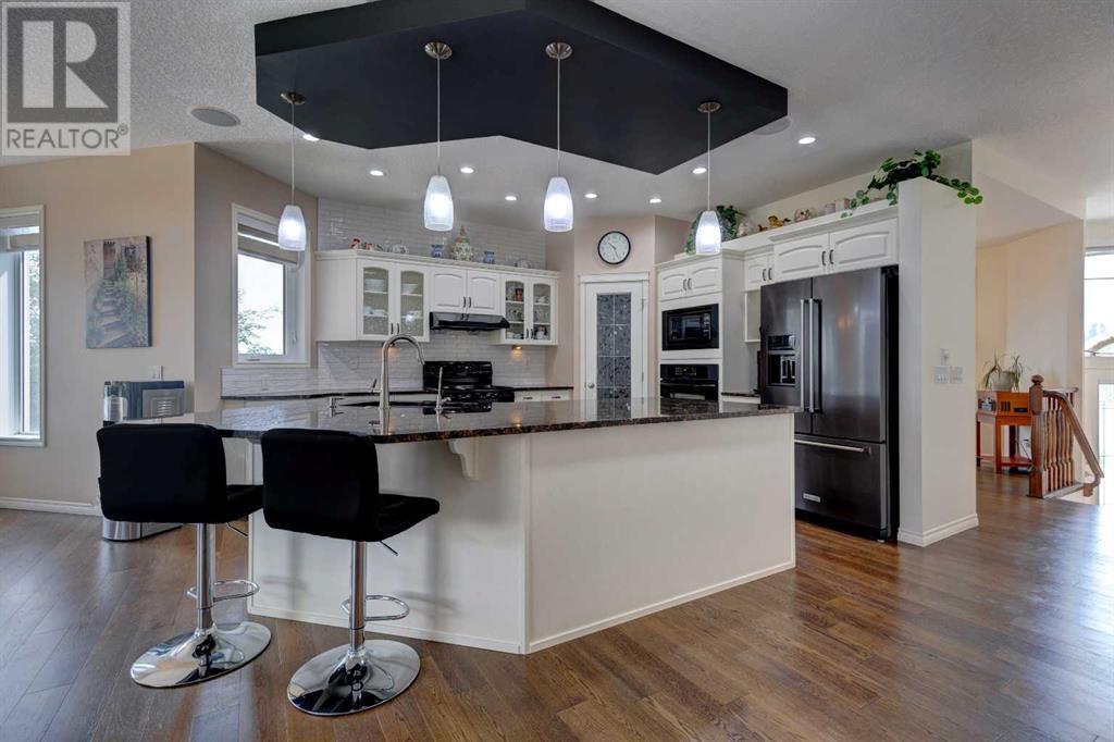 Property at 2 Cranridge Heights SE image 3