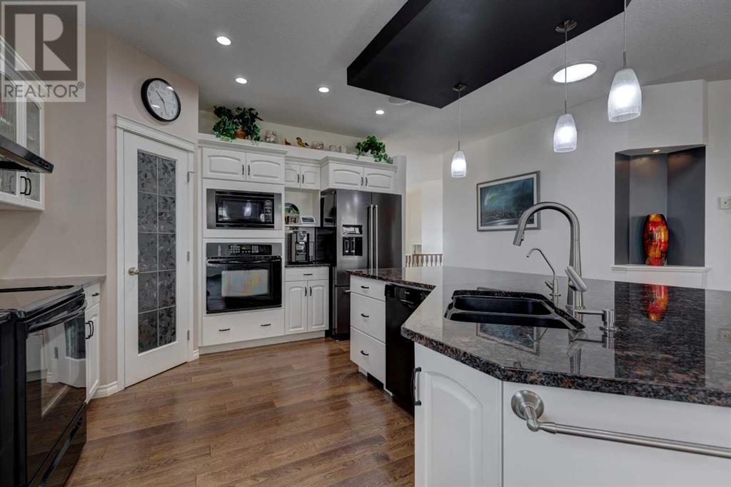 Property at 2 Cranridge Heights SE image 4