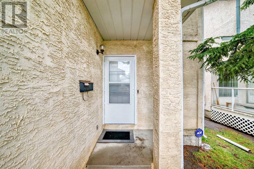 Property at 107 Applewood Place SE image 2