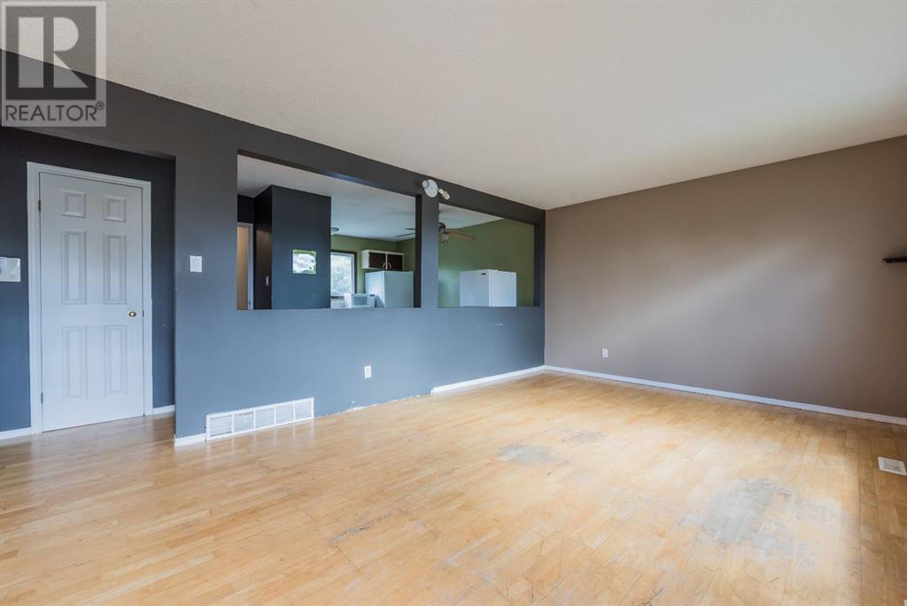 Property at 9224 108 Avenue image 3