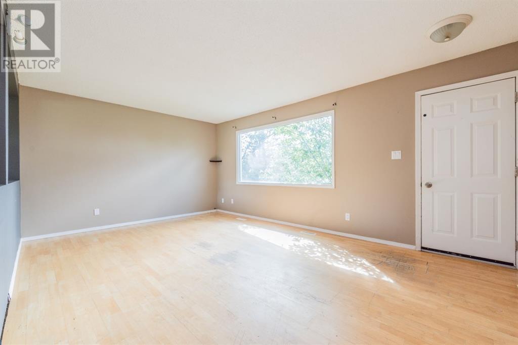 Property at 9224 108 Avenue image 4