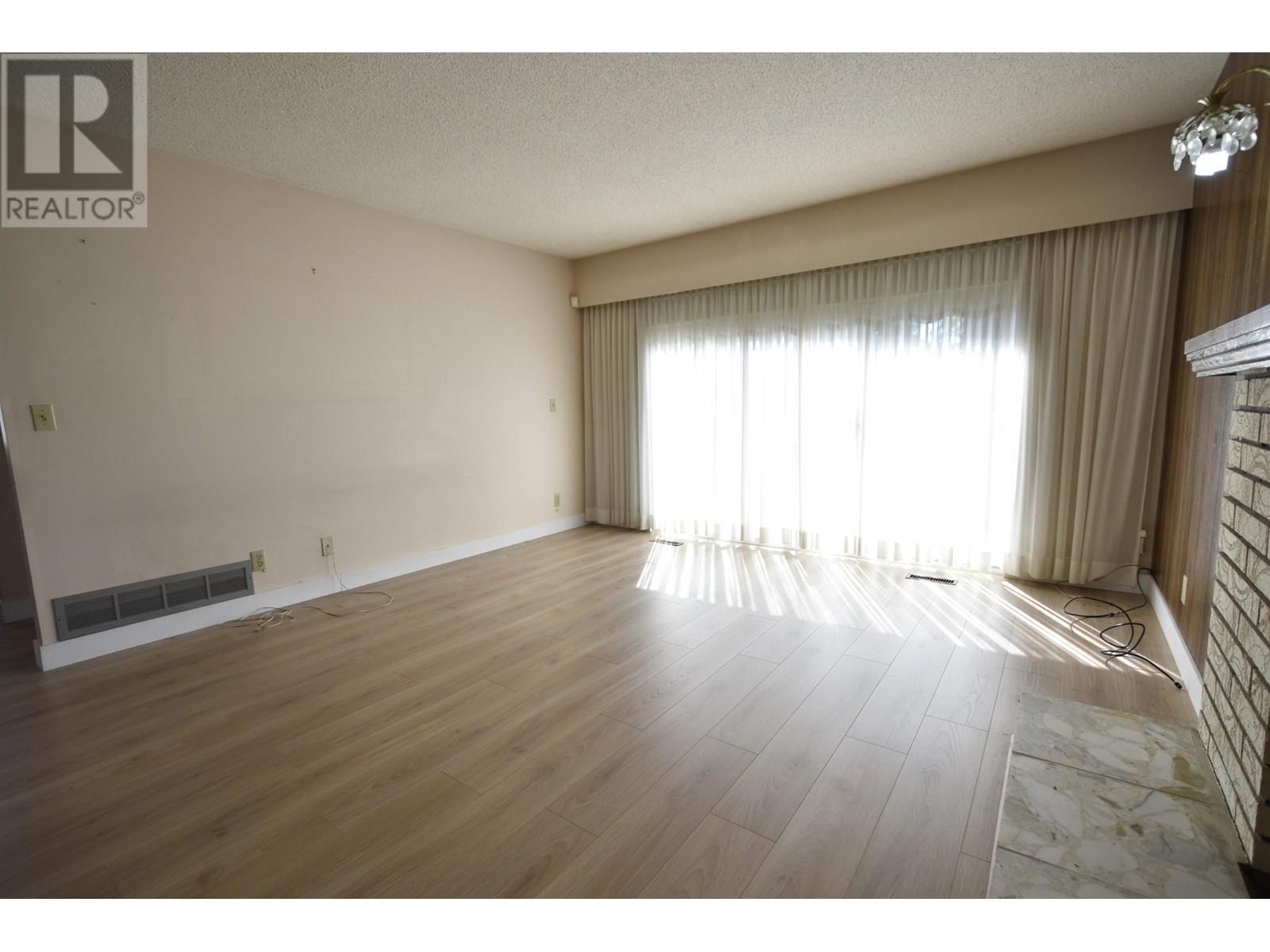 5770 Sherbrooke Street, Vancouver, British Columbia  V5W 3M9 - Photo 8 - R3031276
