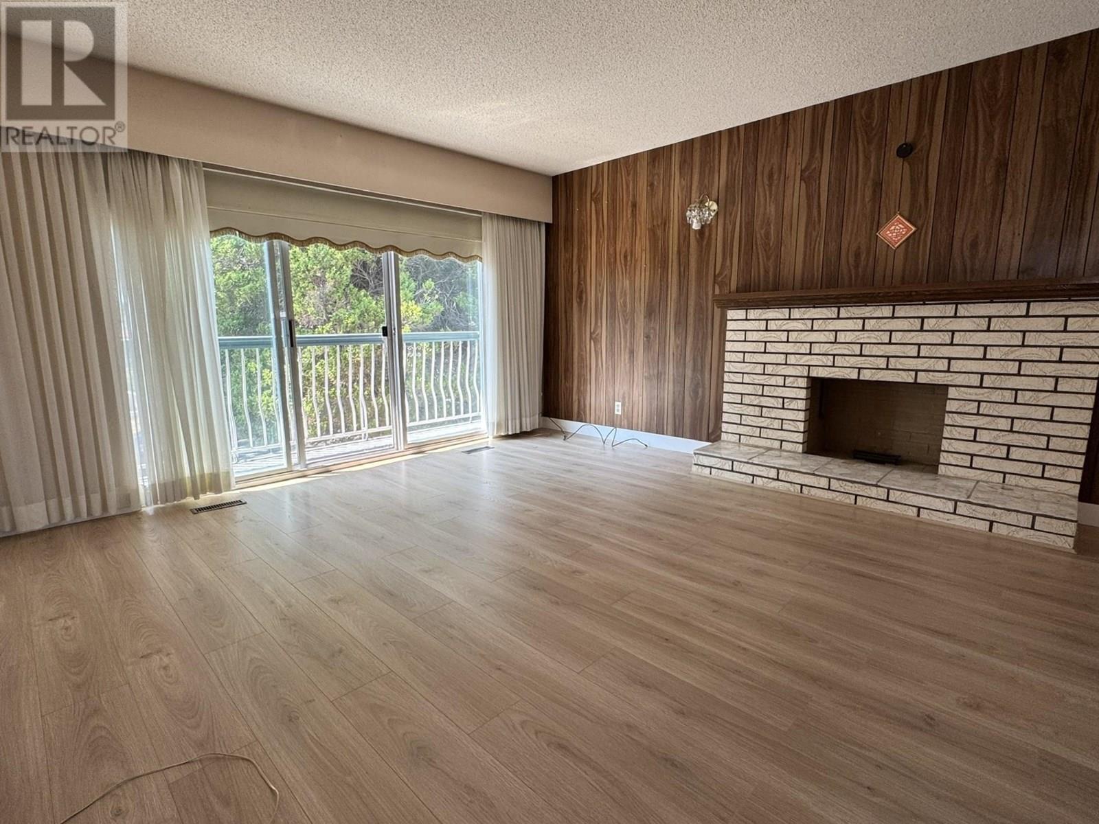 Property at 5770 SHERBROOKE STREET image 4